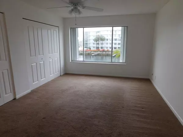 North Palm Beach, FL 33408,125 Shore CT 203b