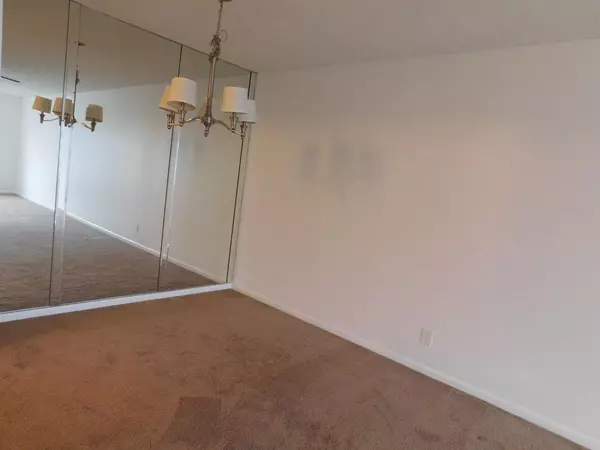 North Palm Beach, FL 33408,125 Shore CT 203b
