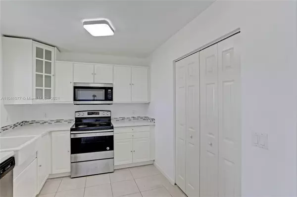 West Palm Beach, FL 33411,3810 N Jog RD 106