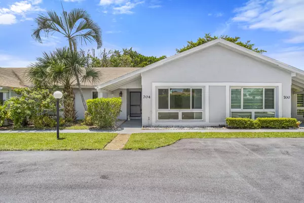 704 Lago RD, Delray Beach, FL 33445
