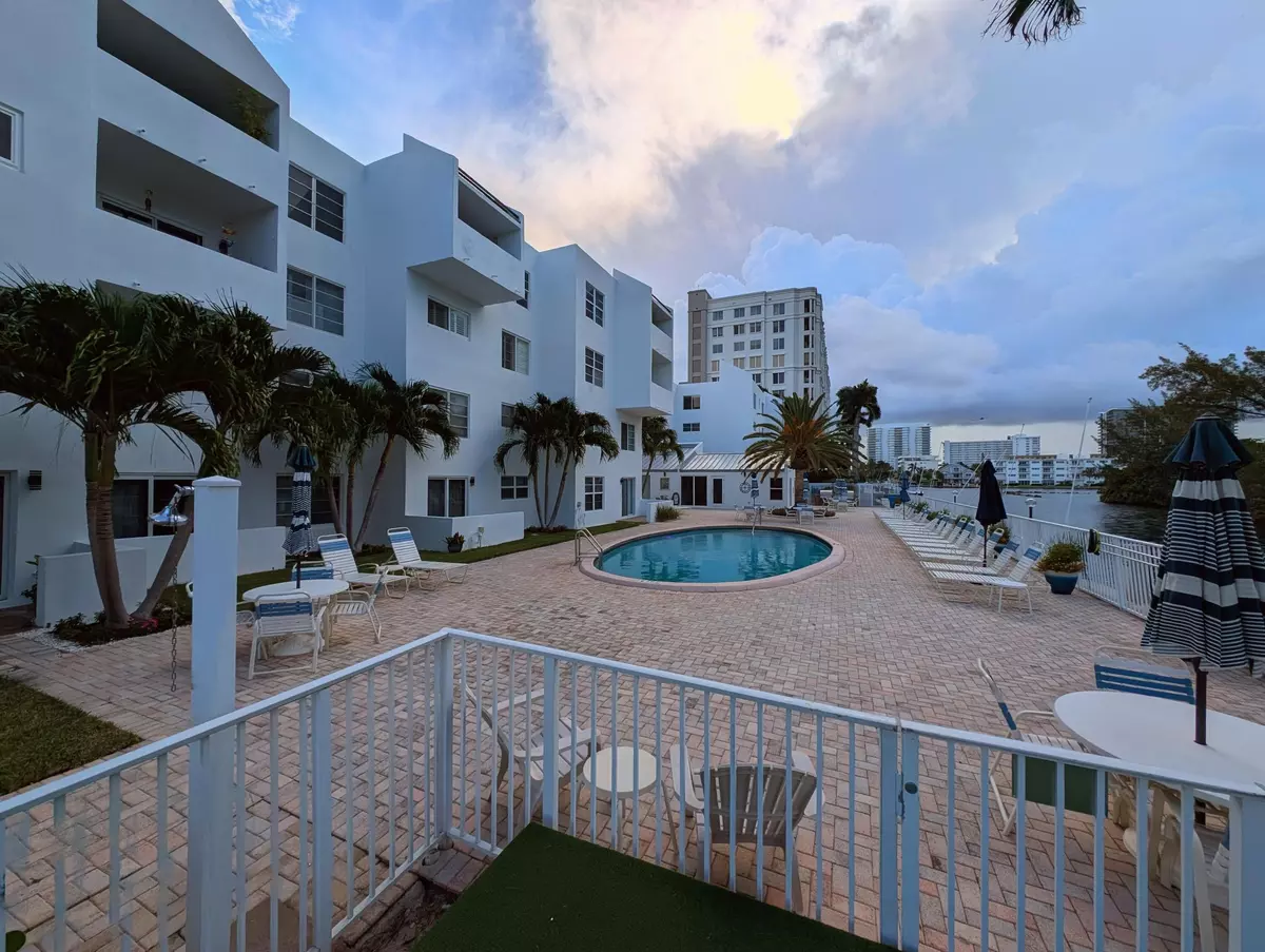 Pompano Beach, FL 33062,2860 NE 14th St CSWY 102d