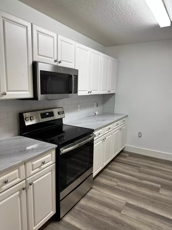 Jupiter, FL 33458,1203 Town Center DR 209