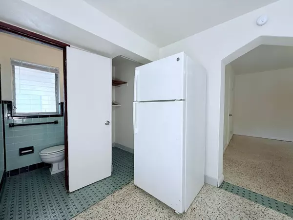 Riviera Beach, FL 33404,43 E 16th ST 5
