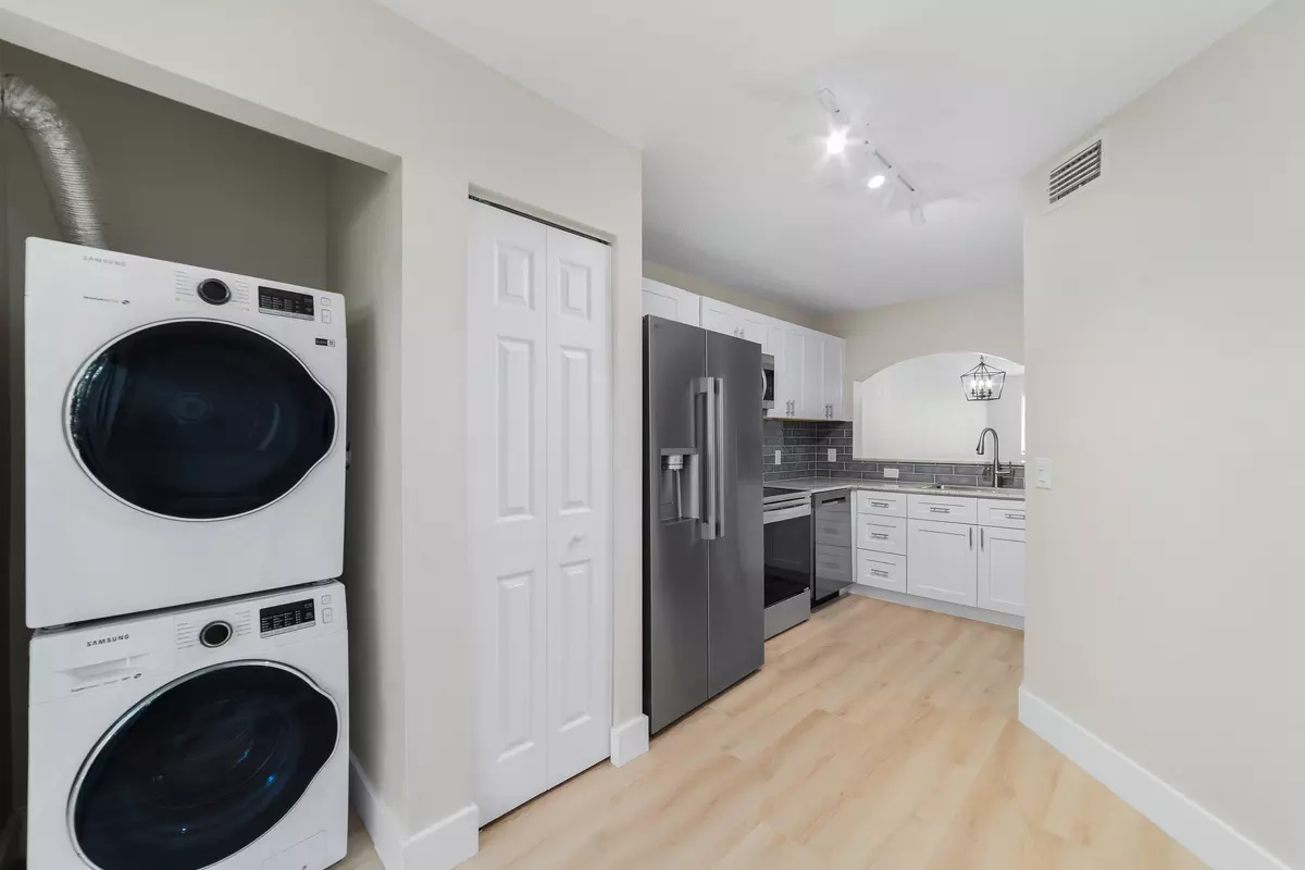 West Palm Beach, FL 33411,3750 N Jog RD 105