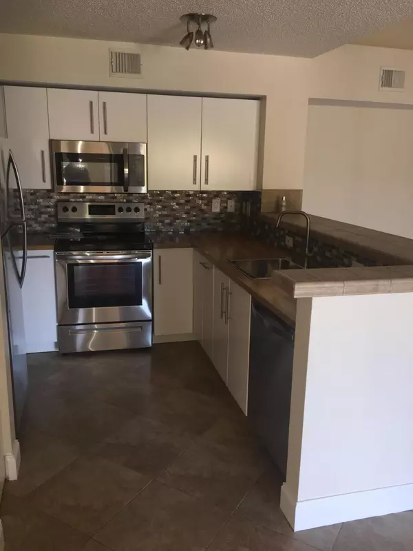 West Palm Beach, FL 33409,1721 Village 303 BLVD 303