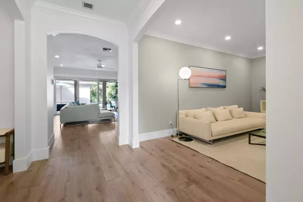 Jupiter, FL 33458,158 Ennis LN