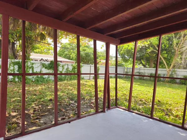 Miami, FL 33169,17131 NW Miami CT