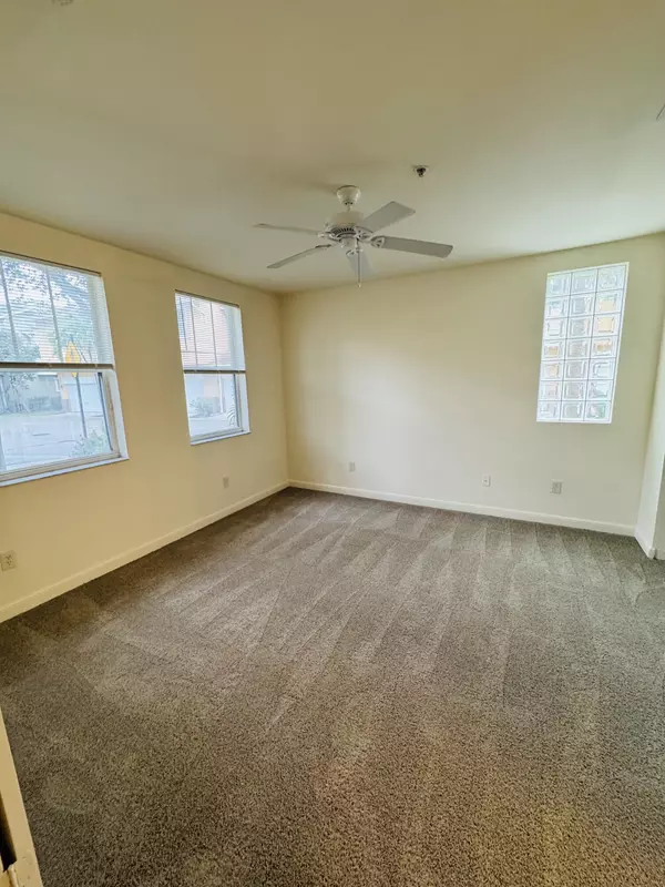 West Palm Beach, FL 33401,441 Amador LN 1