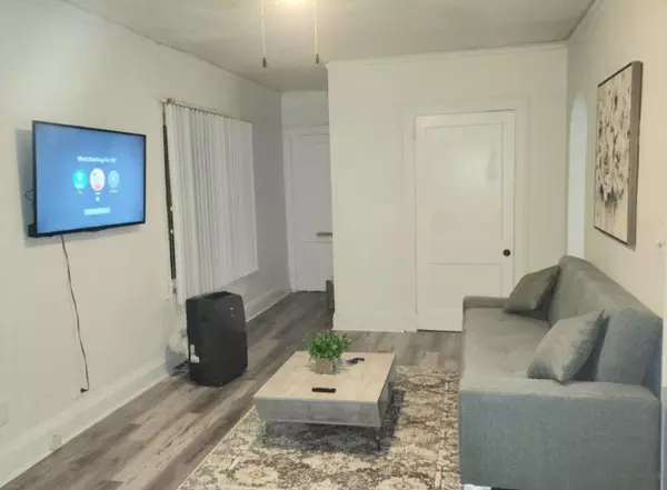 Hollywood, FL 33019,817 Tyler ST 6