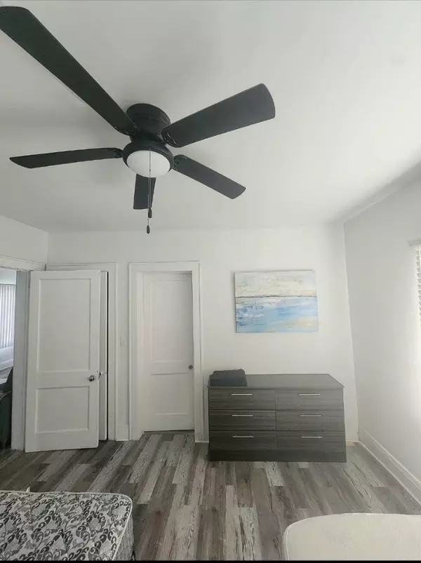 Hollywood, FL 33019,817 Tyler ST 3