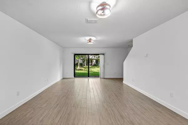 Riviera Beach, FL 33410,6001 Woods Edge CIR