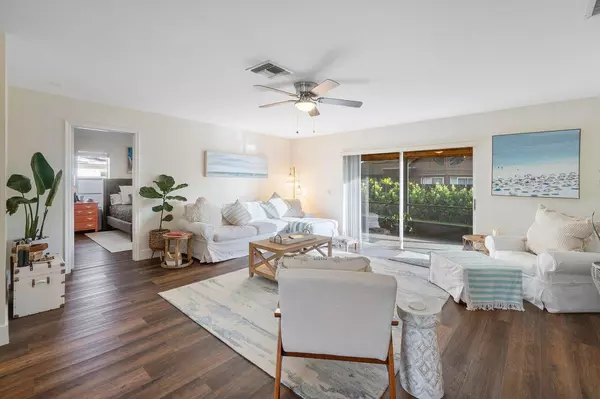 Lake Worth, FL 33462,2450 Sun Up LN