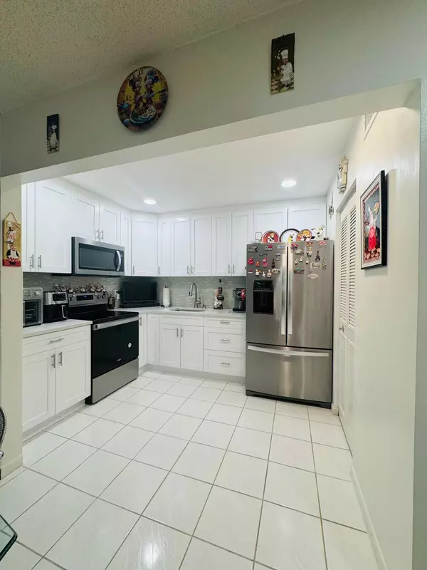 Greenacres, FL 33463,3560 Pine Tree CT D-2
