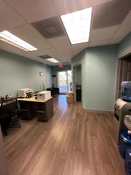 2761 Vista Pkwy 7, West Palm Beach, FL 33411