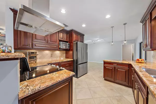 Jupiter, FL 33458,126 Coco LN