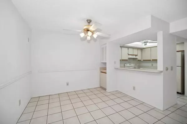 Palm Bay, FL 32905,993 NE Sonesta AVE 205