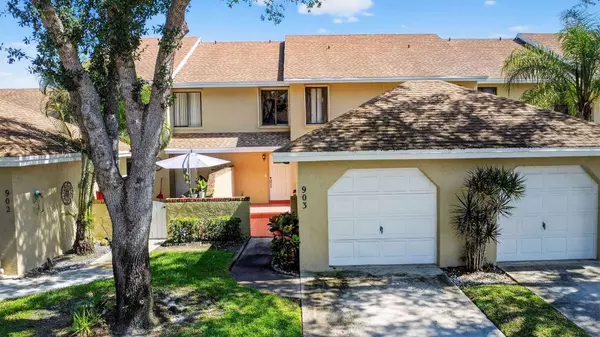 Greenacres, FL 33415,903 Maplewood DR