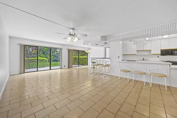 Plantation, FL 33324,9713 N New River Canal RD 304