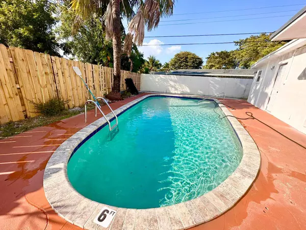 601 NW 38th ST, Deerfield Beach, FL 33064