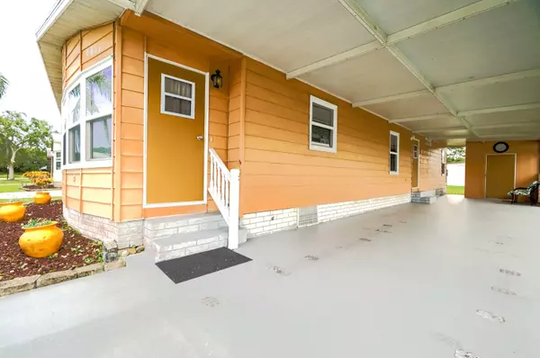 Port Saint Lucie, FL 34952,8611 Mary Ann LN