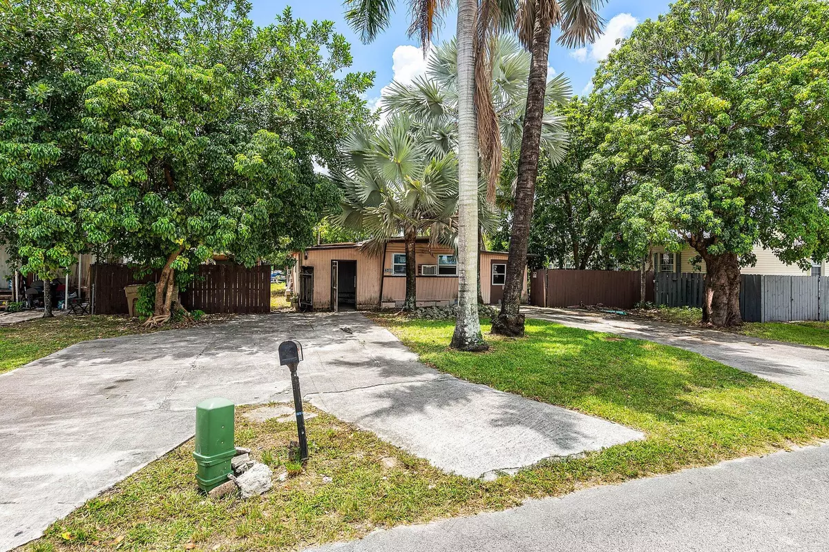 Davie, FL 33325,13480 SW 6th CT