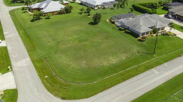 163 SW Hawthorne CIR, Port Saint Lucie, FL 34953