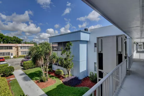 Delray Beach, FL 33446,418 Saxony I