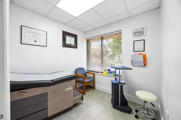 Plantation, FL 33317,150 NW 70 AVE 03