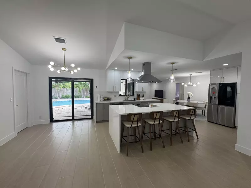 1467 Mc Dermott LN, Royal Palm Beach, FL 33411