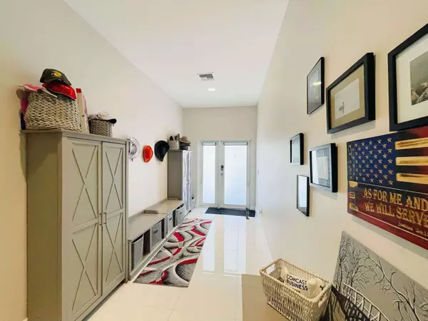 Port Saint Lucie, FL 34984,115 SW Oakridge DR