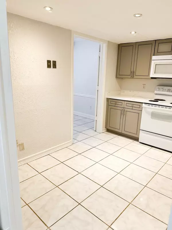 Lauderhill, FL 33319,4010 Inverrary DR A7