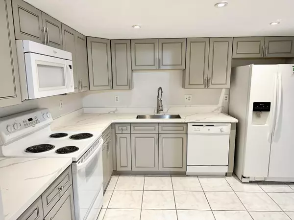 4010 Inverrary DR A7, Lauderhill, FL 33319