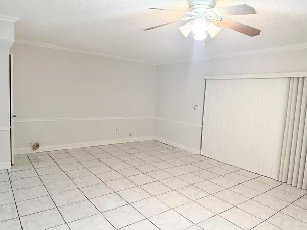 Lauderhill, FL 33319,4010 Inverrary DR A7