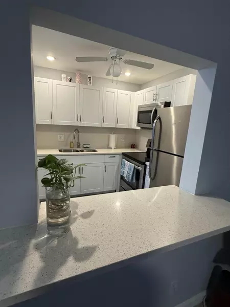 200 E Village Green CIR K218, Palm Springs, FL 33461