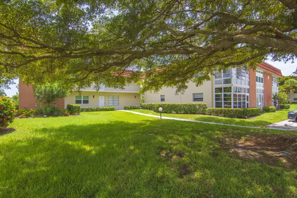 Vero Beach, FL 32962,69 Royal Oak CT 105