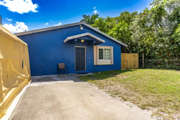 Lake Worth, FL 33463,7723 4th TER