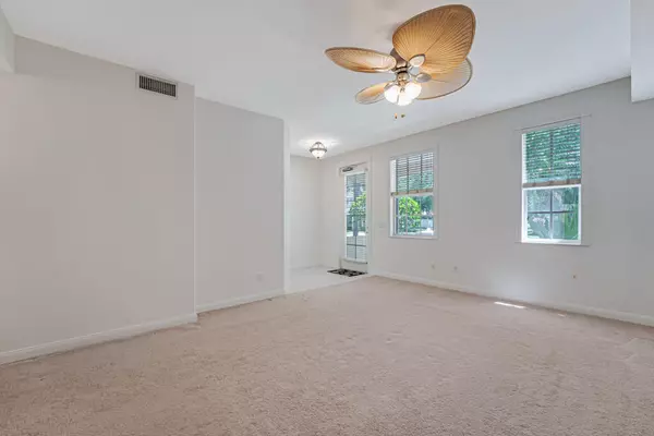 Jupiter, FL 33458,4102 Community DR