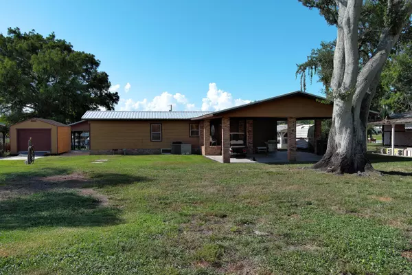 2096 Hunter RD, Okeechobee, FL 34974