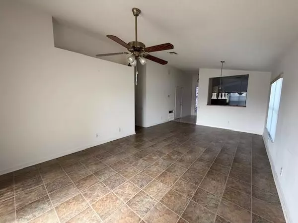 Port Saint Lucie, FL 34986,406 NW Breezy Point LOOP