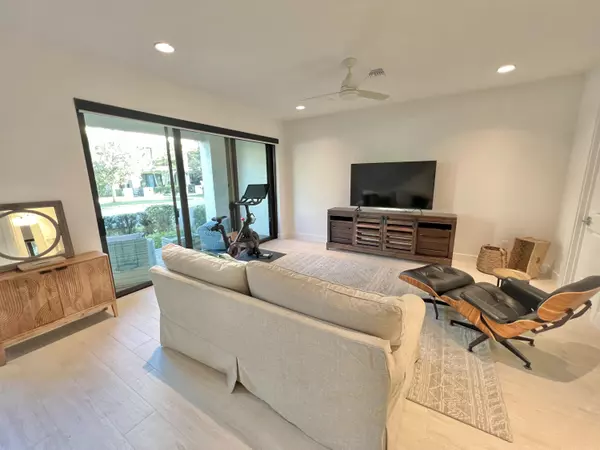 Palm Beach Gardens, FL 33418,5252 Beckman TER