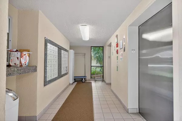 North Palm Beach, FL 33408,1030 Us Highway 1 413