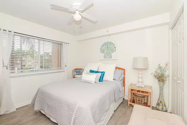 Port Saint Lucie, FL 34986,141 SW Palm DR 205