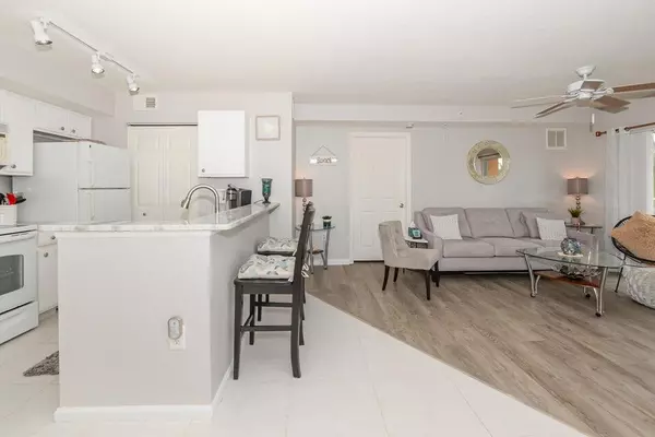 Port Saint Lucie, FL 34986,141 SW Palm DR 205