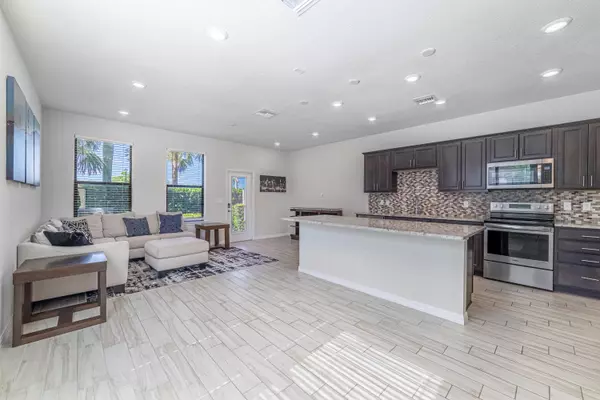 Palm Springs, FL 33406,2870 Bard ST