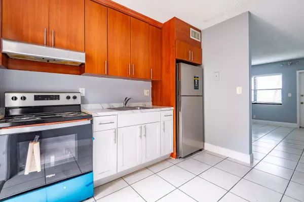 4061 N Dixie HWY 14, Oakland Park, FL 33334