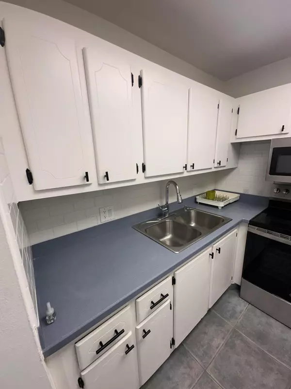 West Palm Beach, FL 33417,226 Canturbury J