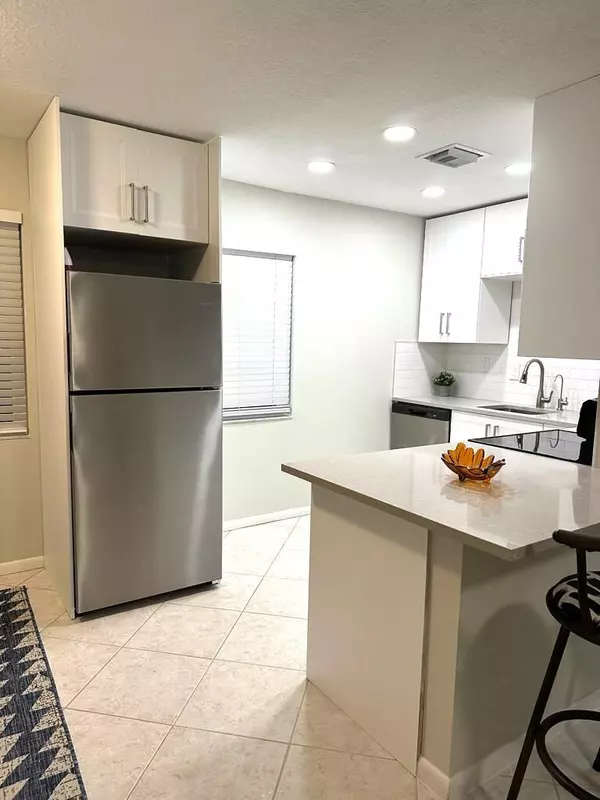 Delray Beach, FL 33484,185 Burgundy D