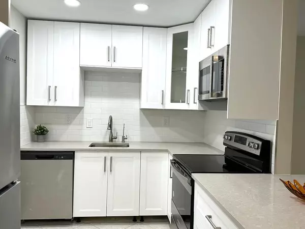 Delray Beach, FL 33484,185 Burgundy D