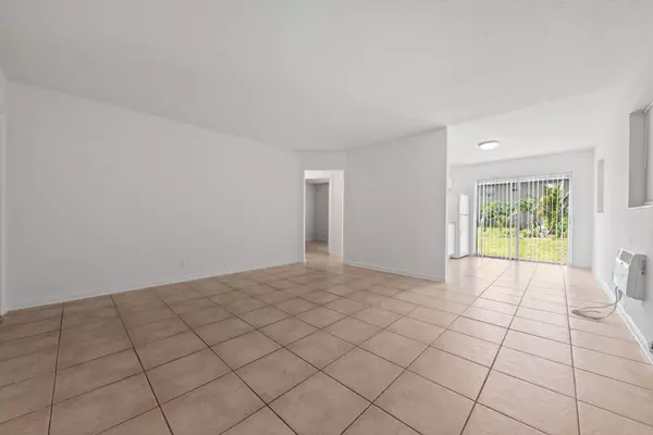 Riviera Beach, FL 33404,1521 W 21st ST 5