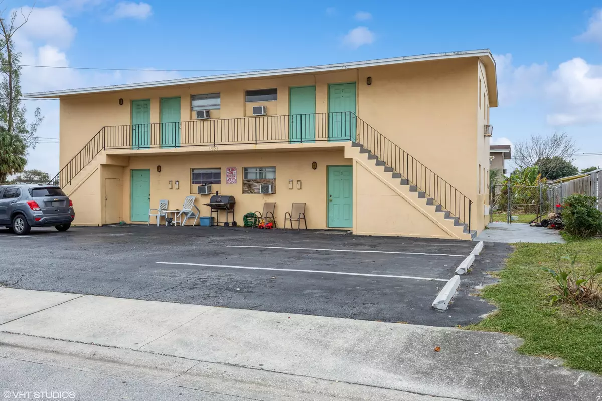 Riviera Beach, FL 33404,1521 W 21st ST 5